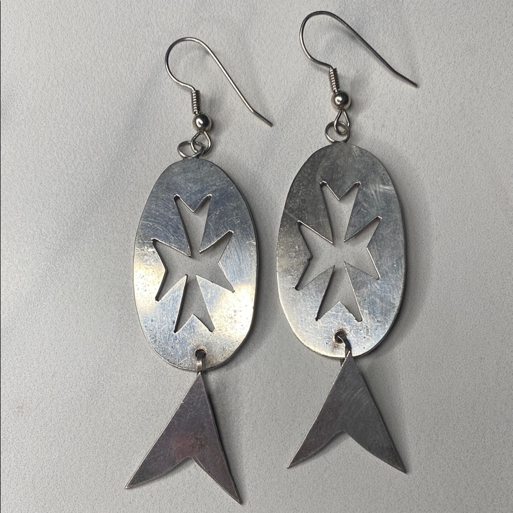 Silver Oval Dangle Earrings with‎ Cut-Out Design